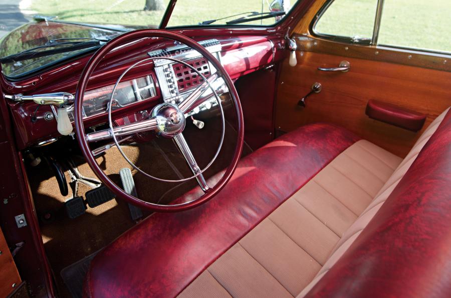  Chrysler Town & Country Sedan 1947 года  (фото 33 из 61)